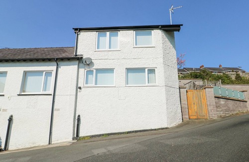 Menai Bridge Casa | Pilots Loft