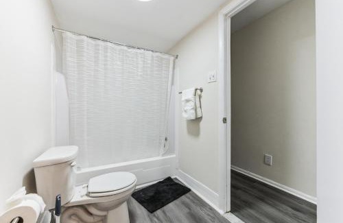 Newark Apartamento | Pine Brook 818 I Pool Gym I Free Parking !