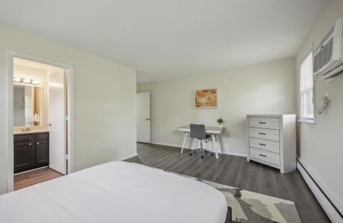 Newark Apartamento | Pine Brook 818 I Pool Gym I Free Parking !