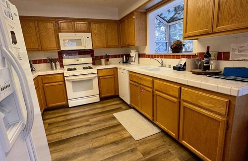 Pioneer Trail Casa | Pine Haven 3 Bedroom Home by RedAwning