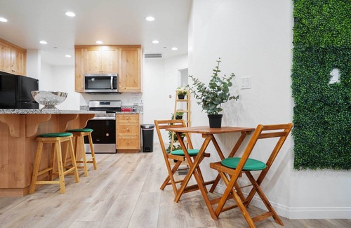 Pine Mountain Club Villa | Pine Mountain Club Villa w/ Sauna, Deck + Views!