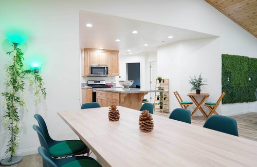 Pine Mountain Club Villa | Pine Mountain Club Villa w/ Sauna, Deck + Views!