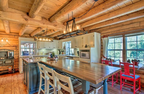 Pine Mountain Club Cabina | Pine Mountain Club Log Home w/ Deck + Grill!