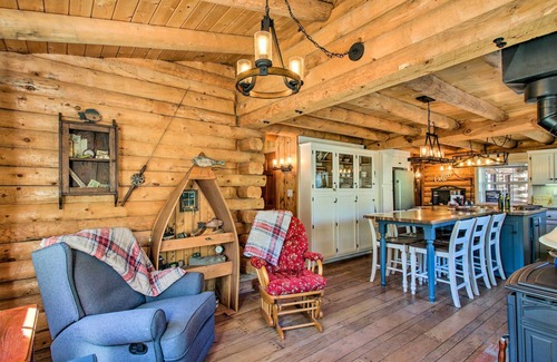 Pine Mountain Club Cabina | Pine Mountain Club Log Home w/ Deck + Grill!