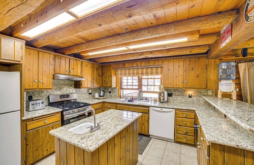 Frazier Park Cabina | Pine Mountain Club Log Cabin w/ Resort Amenities!