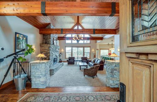 Pine Mountain Club Casa | Pine Mountain Club Cabin with Private Deck and Views!