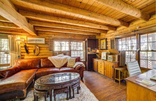 Frazier Park Casa | Pine Mountain Club Log Cabin with Resort Amenities!