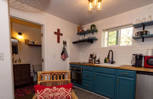 Prescott Casa | *Pine Needle Retreat *Fireplace *Romantic Getaway