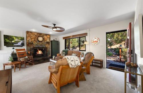 Prescott Casa | Pine Nest Retreat Saloon and Scenic Views