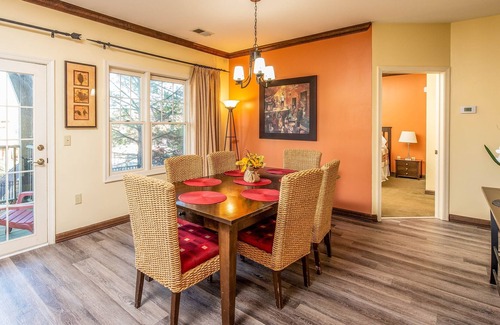 Vernon Condominio | Pine Pastures Across Mountain Creek, Relaxing, Biking, Hiking