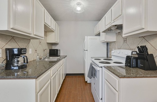 College Station Apartamento | Pine Ridge sQuad - A - 2Br/1Ba, Pet Friendly & minutes from A&M!