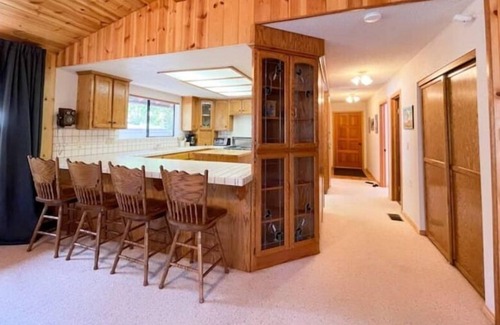 Wrightwood Cabina | Pine tree cabin with an amazing front deck