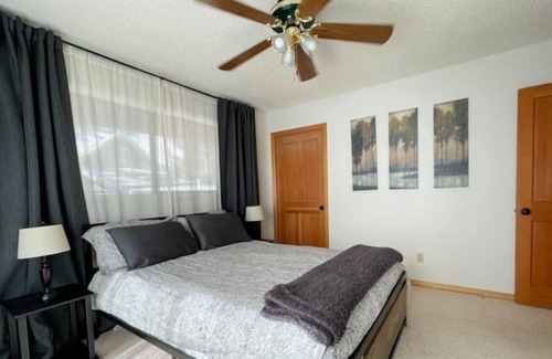 Wrightwood Cabina | Pine tree cabin with an amazing front deck