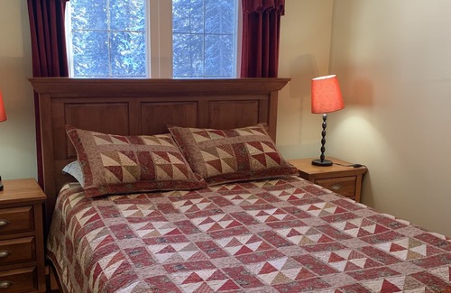 Calgary Casa | Pine Tree Get Away