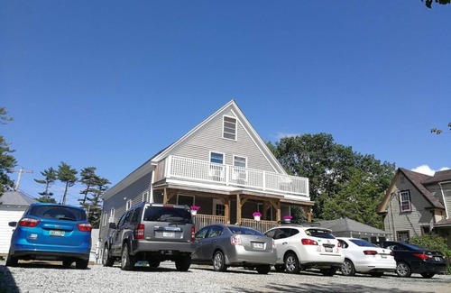 Old Orchard Beach Hotel | Pine View Lodge Old Orchard Beach - Ground-level Queen bed Unit