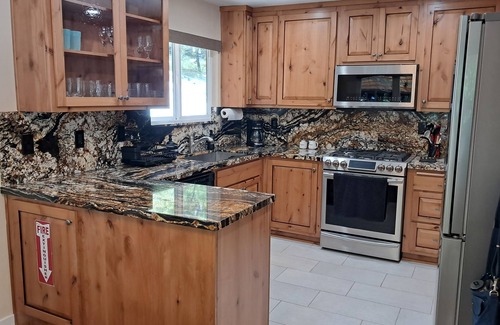 Apple Hill Casa | Pine View Paradise, beautiful and private, close to Wineries, Jenkinson Lake!