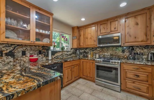 Apple Hill Casa | Pine View Paradise, beautiful and private, close to Wineries, Jenkinson Lake!