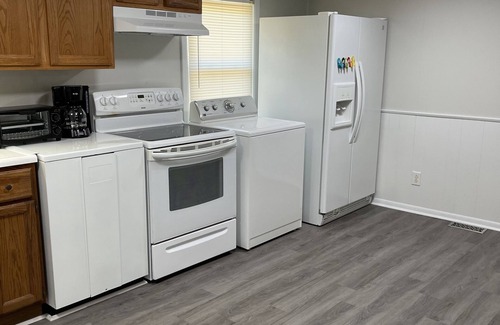 Leland Casa | Pineapple Inn(2322130)...7 miles from downtown Wilmington