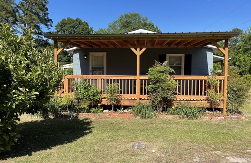 Leland Casa | Pineapple Inn(2322130)...7 miles from downtown Wilmington