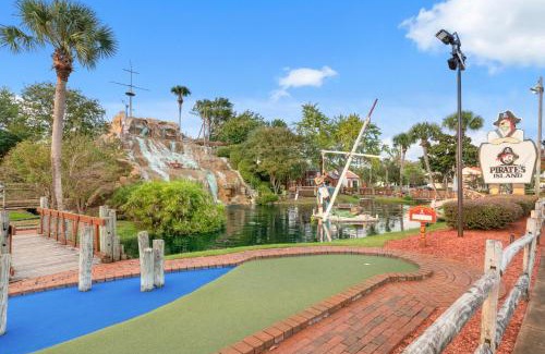 Lower Grand Lagoon Casa | Pineapple Paradise! 6BR 7BA beachfront house! Private Pool! Grill! Sleeps 16!