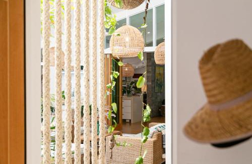 Port Douglas Casa | Pineapple Petes Beach House