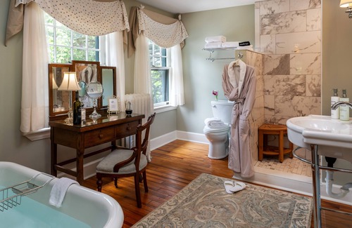 Historic Montford Cama Y Desayuno | Pinecrest Bed & Breakfast