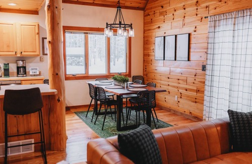 Michaywe Casa | PineHaus - 3 Bedroom Cabin w/ Game Room, Fireplace, Private Sauna