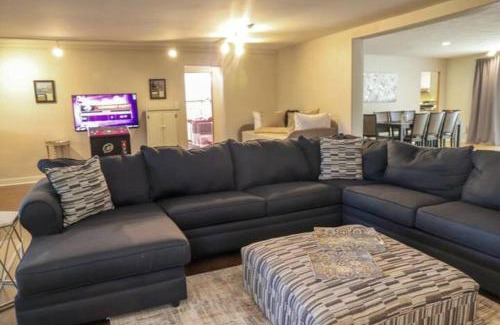 Town of Pines Casa | Pines Ranch, 1 Mile to the Beach w/Golden Tee Arcade
