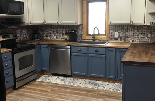 Custer Cabina | Pinetree Cabin - 4 king beds, stunning views