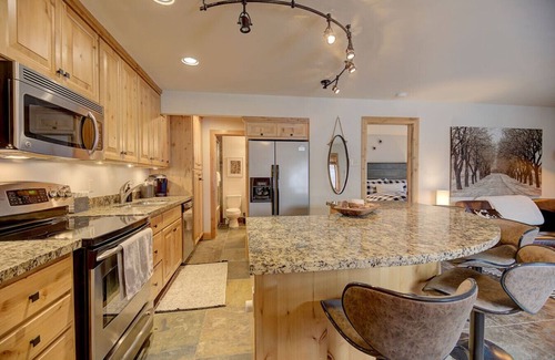 Park City Apartamento | Pinetree Retreat - Hot Tub, Heated Pool & Sauna - 6 Min Walk to Dining & Lift