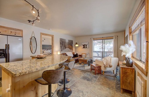 Park City Apartamento | Pinetree Retreat - Hot Tub, Heated Pool & Sauna - 6 Min Walk to Dining & Lift