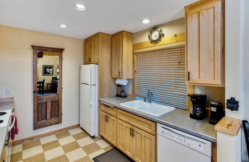 Redmond Chalet De Esquí | Pinewood Chalet in Eagle Crest on Golf Course - Hot Tub