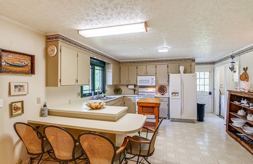 Nunnelly Casa | Piney River Escape Hot Tub and Outdoor Kitchen
