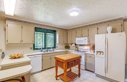 Nunnelly Casa | Piney River Escape Hot Tub and Outdoor Kitchen