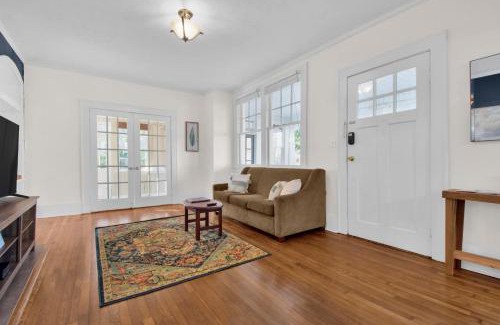 Terry Sanford Casa | Ping-Pong & Huge Yard Central- Fayetteville Pearl