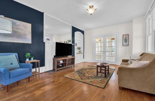 Terry Sanford Casa | Ping-Pong & Huge Yard Central- Fayetteville Pearl