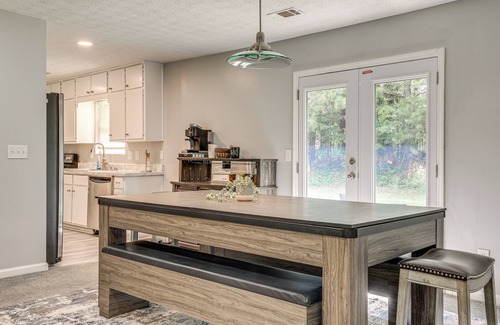 Lithonia Casa | Ping-Pong & Pool Table: Peaceful Stonecrest Escape