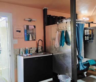 Merced Casa | Ping's Tiny Home self-check in & out private