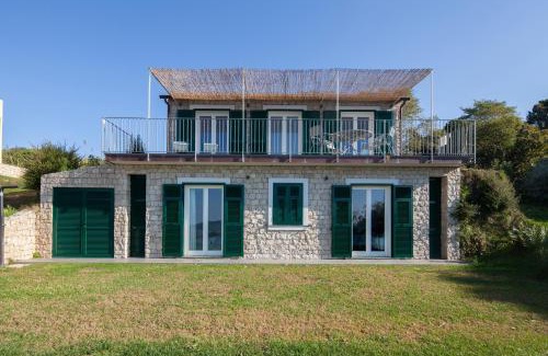 Pugliola Casa | "Pini House", inside a Private Park, shared Pool, Tennis, AC, Parking next home and Parking in Lerici!