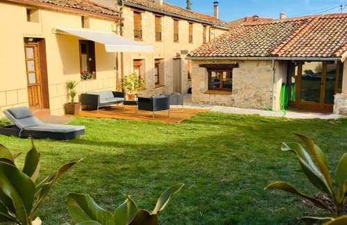 La Salceda Casa | Casa rural Pinines, acogedora.
