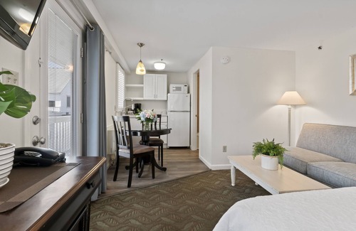 Ogunquit Cabaña | Pink Blossom Family Resort