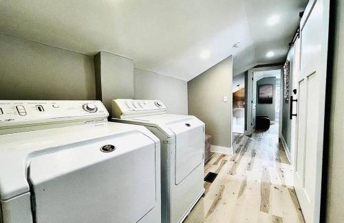 Sandusky Casa | Pink Bungalow Downtown