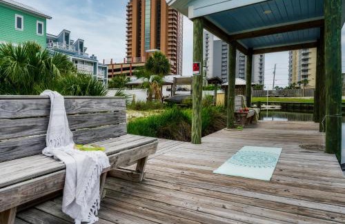 Gulf Shores Casa | Pink Bungalow w Private Beach! Girls Getaway!