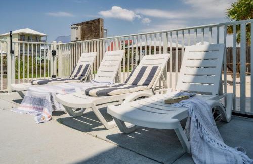 Gulf Shores Casa | Pink Bungalow w Private Beach! Girls Getaway!