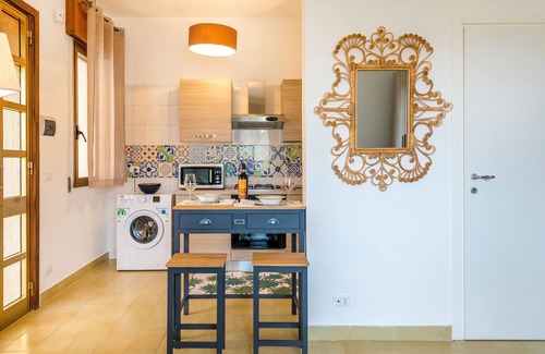Torre Lapillo Villa | Villino Rose: apartamento estudio finamente amueblado con gran jardín.