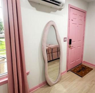 Dickerson Road Casa | Pink Nashville Cottage - Girls' Trip, 12 Min to Broadway