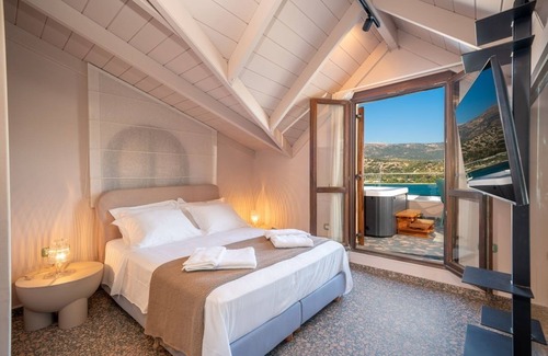 Kefalonia Hotel | Pink Panther Maisonette Suite