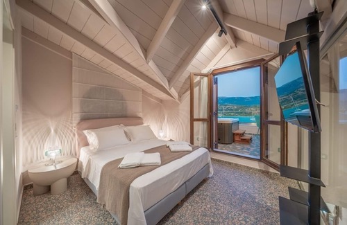 Kefalonia Hotel | Pink Panther Maisonette Suite