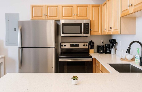 Downtown Cleveland Apartamento | Pink playhouse sq near Progressive field & CSU