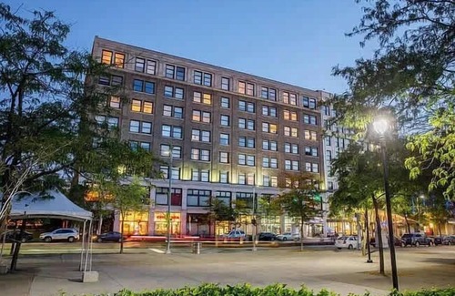 Downtown Cleveland Apartamento | Pink playhouse sq near Progressive field & CSU